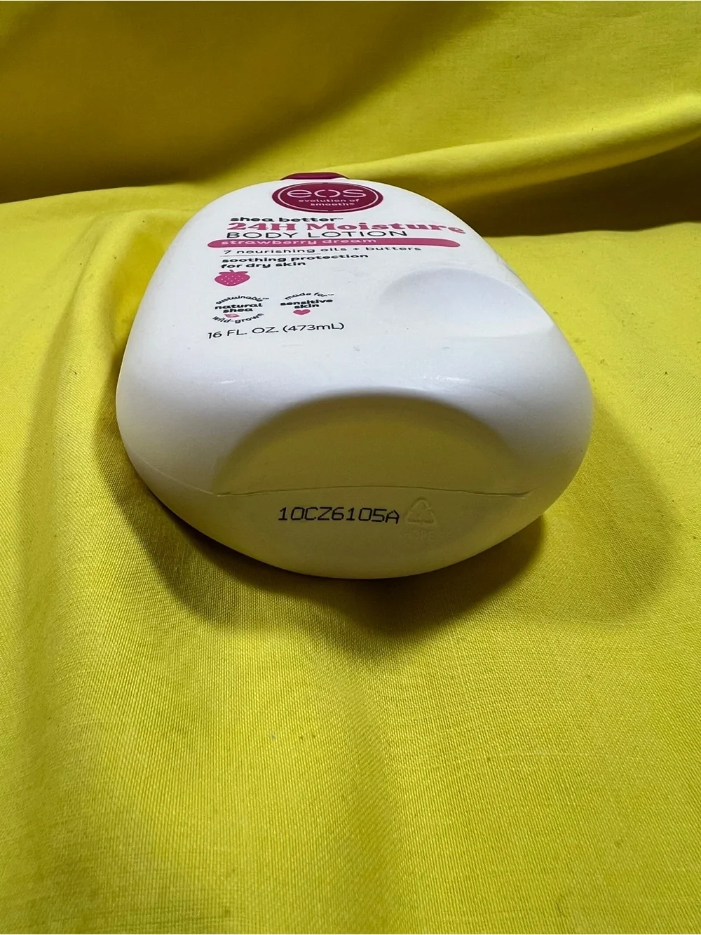 eos Strawberry Dream 24H Moisture Body Lotion - Pink/Cream